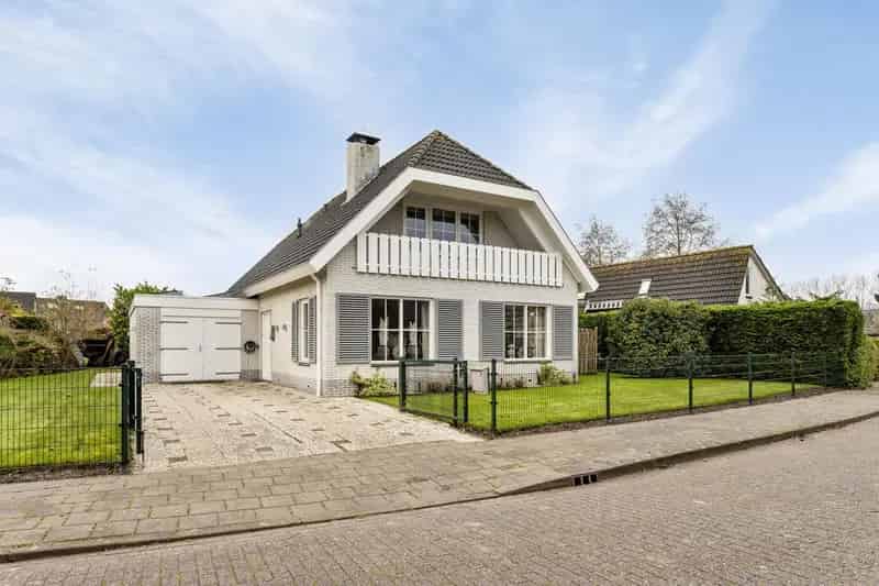 Vrijstaande woning Kortgene 3 slaapkamers grote veranda 643m2 perceel