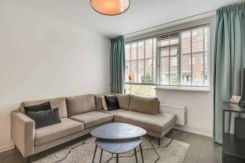 Huis te koop Zwaag: Moderne tussenwoning met tuin