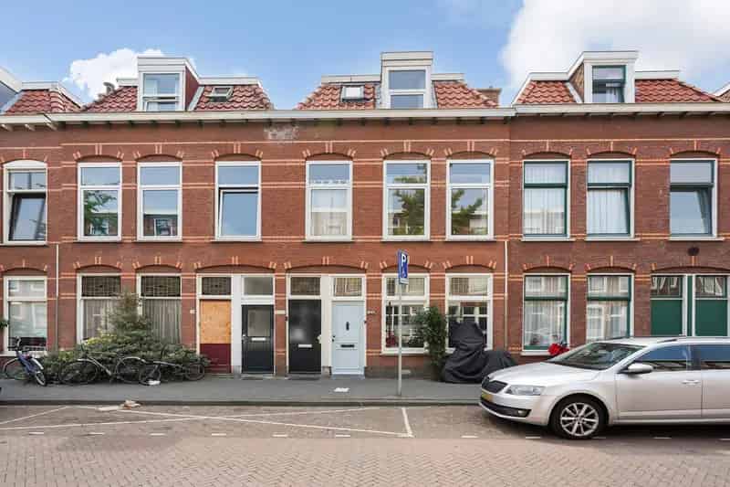 Dubbel Bovenhuis 3 slaapkamers Valkenboskwartier te renoveren