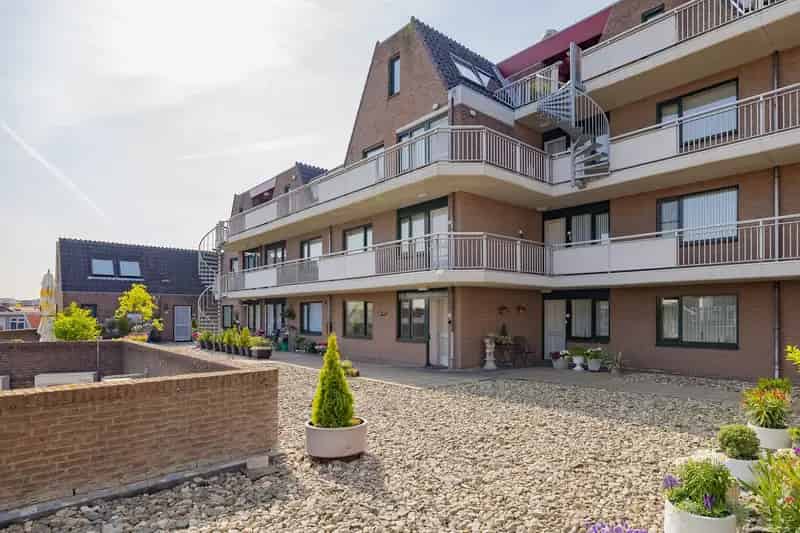 Hillegom Centrum: Ruim 3-kamer appartement met balkon en groen uitzicht