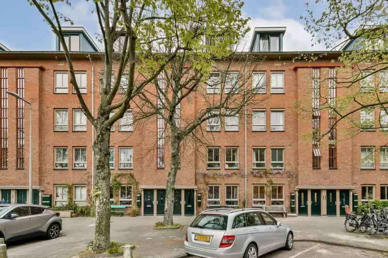 Amsterdam Bos en Lommer: Dubbele Bovenwoning 3 slaapkamers Balkon Dakterras