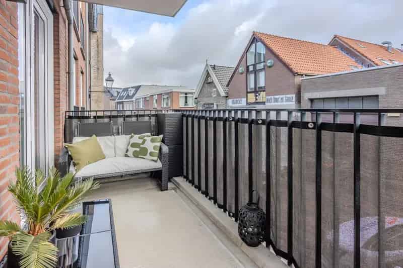 Appartement te koop Spijkenisse - Luxe keuken en balkon