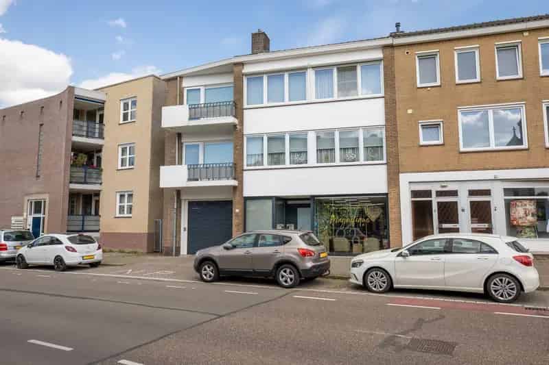 Winkel Kerkrade te koop: 270m² pand met woning en garage