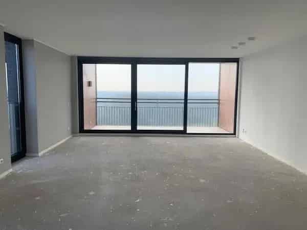 Appartement 93m2 2 slaapkamers 13e verdieping luxe keuken parkeerplaats