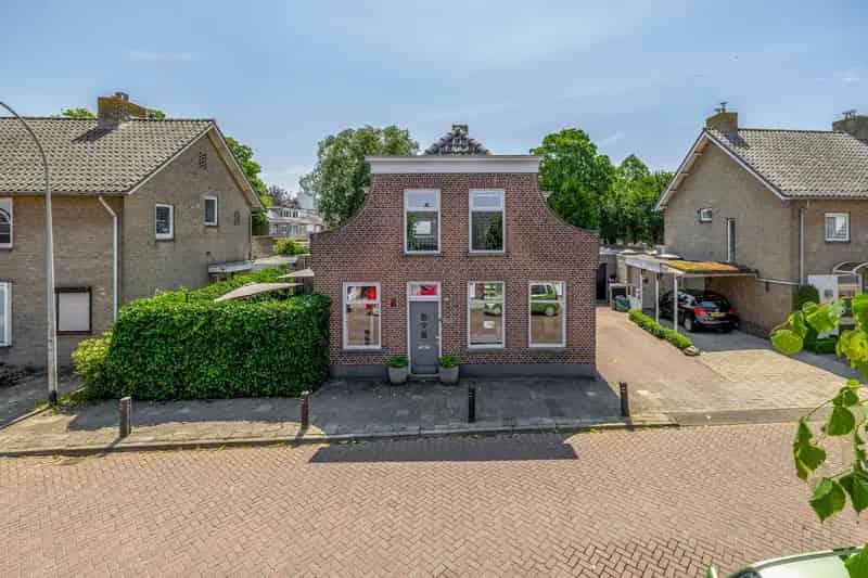 Huis te koop Waalwijk: Gemeentelijk Monument - Instapklaar Familiehuis