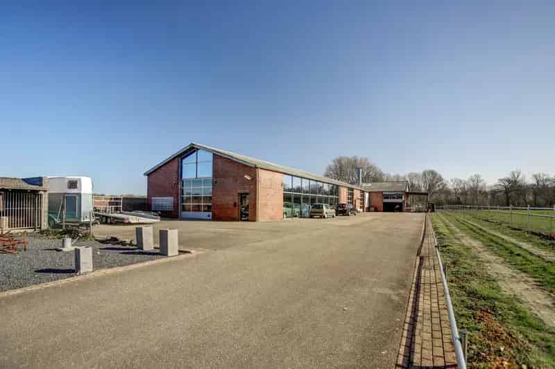 Bedrijfshal met Dienstwoning te Baexem