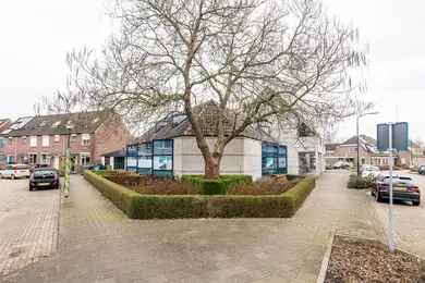 470 m2 kantoorruimte te huur in Hank