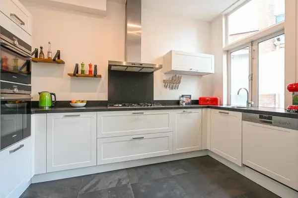 3 Laagse Bovenwoning Valkenboskwartier 4 Slaapkamers Gerenoveerd