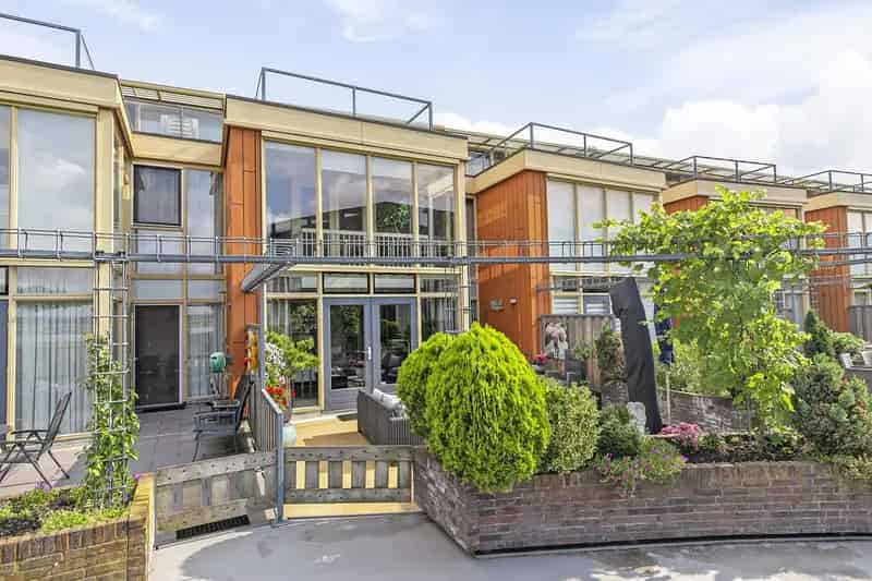 Moderne Dijkwoning 4 Verdiepingen Ruime Woonkamer Dakterras Garage Zonnepanelen