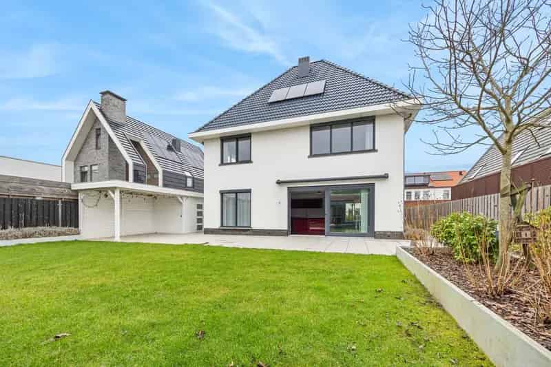 Huis te koop Pijnacker: 7 Slaapkamers, 2 Badkamers, Gastenverblijf