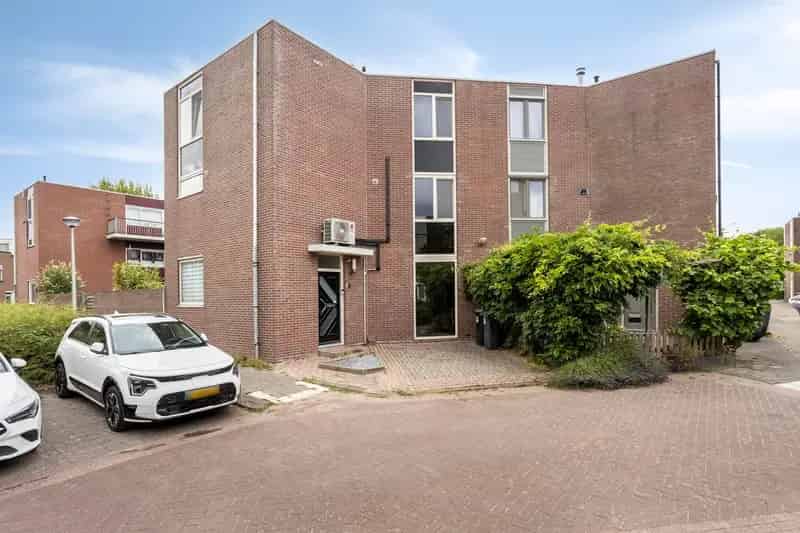 Ruime Hoekwoning 4 Slaapkamers Spijkenisse