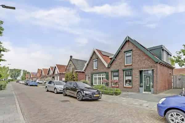 Jaren 30 woning Krabbendijke: 3 slaapkamers, tuin, 8 zonnepanelen