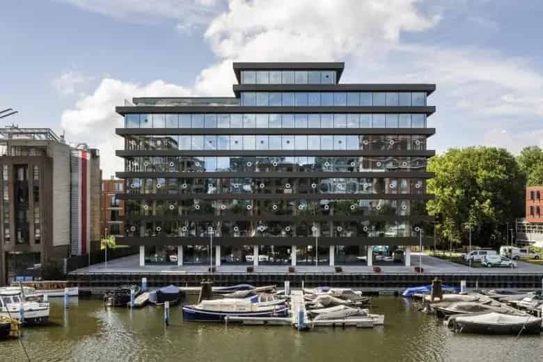 1.355 m2 kantoorruimte te huur in Amsterdam