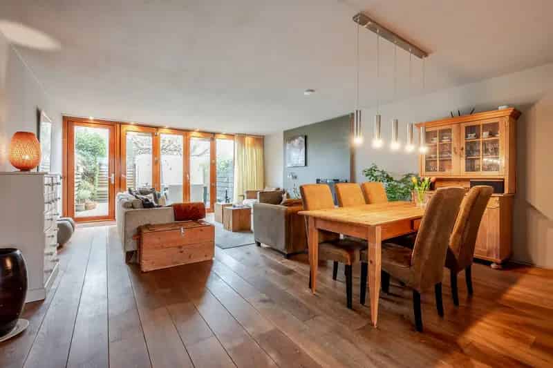 Moderne Tussenwoning 4 Slaapkamers Huizen