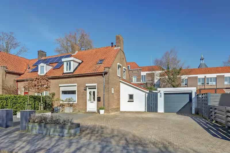 Gerenoveerde woning met extra ruimtes in centrum