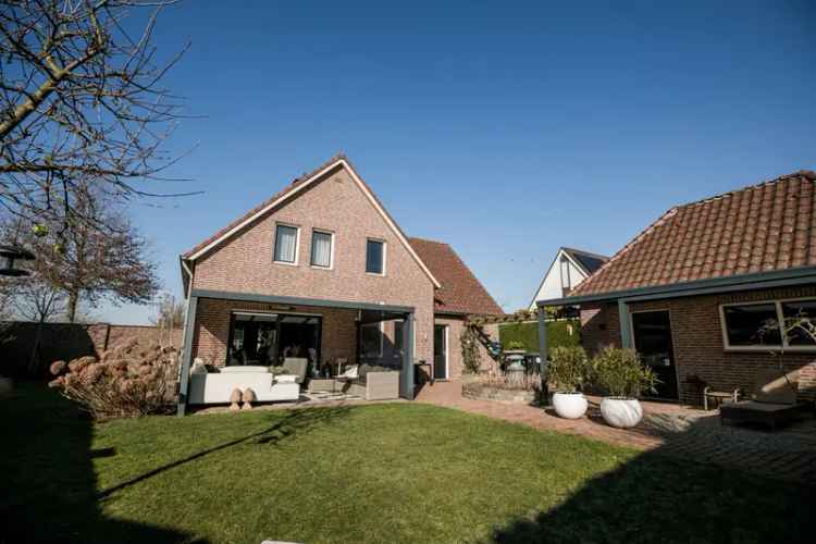 Ruime woning met 4 slaapkamers en 2 garages in Maasniel