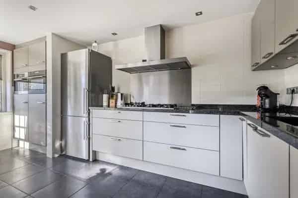 Tweekapper Akersloot: Ruime woning met dubbele garage en zonnige tuin