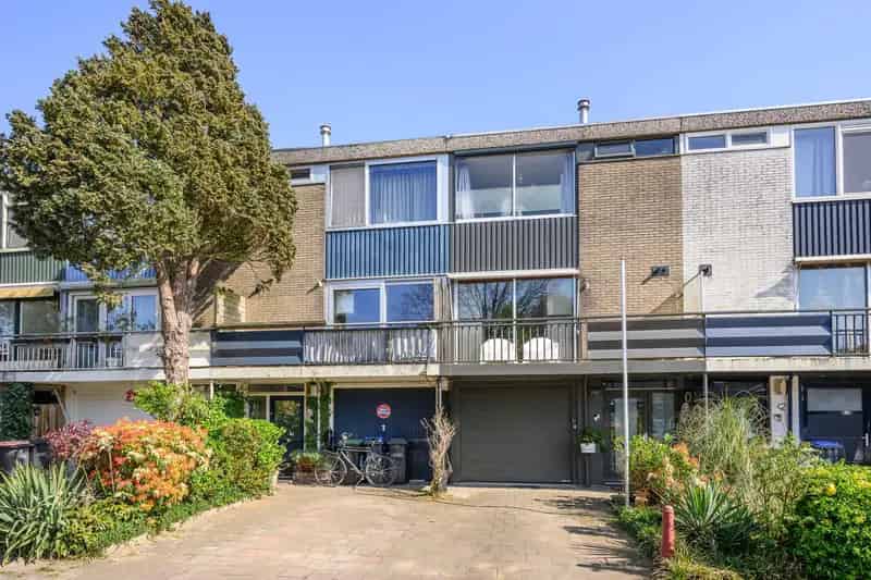 Grote gezinswoning 3 slaapkamers sauna garage Huizen