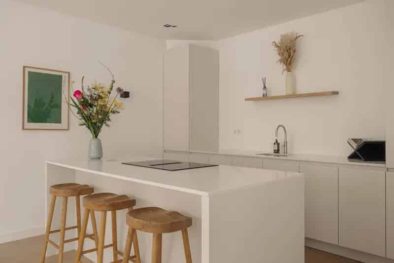 Gerenoveerd 2-kamer appartement Rivierenbuurt 71m²