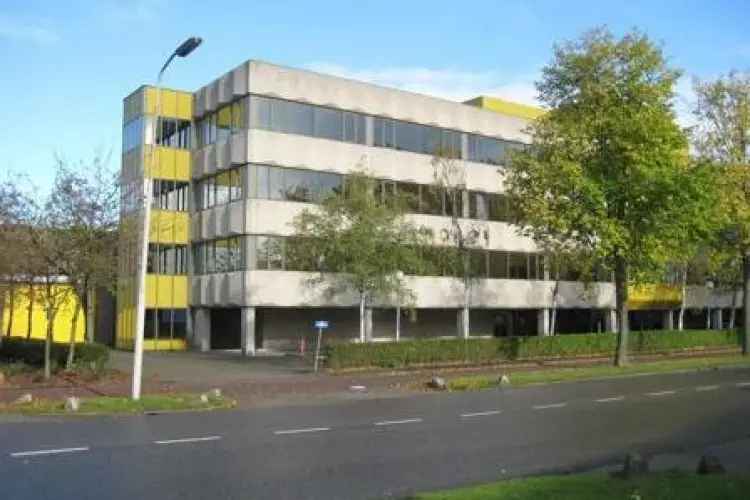 Kantoorruimte Uithoorn 3581m²  -  Goed bereikbaar, diverse faciliteiten