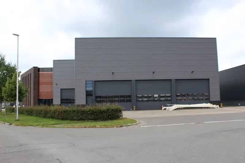 Bedrijfshal Vianen 1870m2 Kantoor 500m2 Kranen Parkeerplaatsen