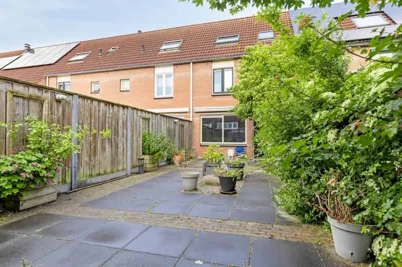 Huis te koop Purmerend: Ruime gezinswoning met moderne keuken en tuin