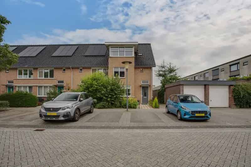5-kamer Eindwoning Oosterheem Nabij Bentwoud