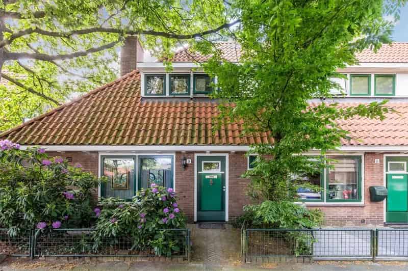 Huis te koop Hilversum: karakteristieke hoekwoning met moderne voorzieningen