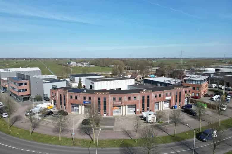 Bedrijfsruimte te huur Sliedrecht 129m2 Kantoor 63m2