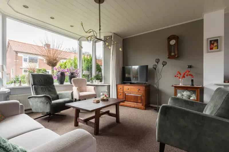 Huis te koop Stroe: 3 Slaapkamers, Ruime Berging en Veranda
