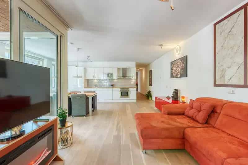 Riante hoekappartement 987m2 te koop 2 slaapkamers balkon parkeerplaats
