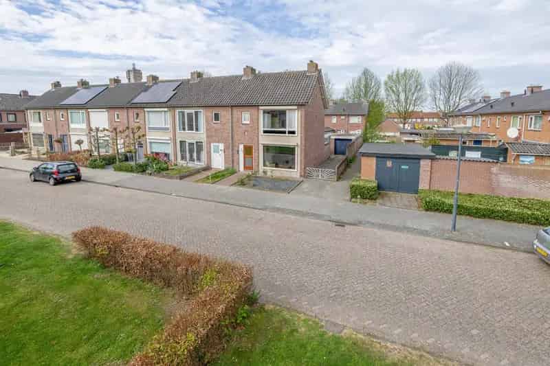 Huis te koop Da Costastraat Waalwijk Ruime hoekwoning 3 slaapkamers