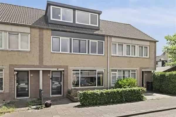 Ruime gezinswoning 6 slaapkamers Bloemenbuurt Almere