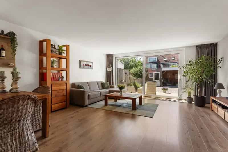 Moderne Tussenwoning Waterwijk Almere 3 slaapkamers Tuin Parkeerplaats