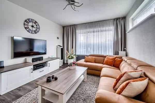 Ruime Hoekwoning Reuver 4 Slaapkamers Kelder Berging Carport
