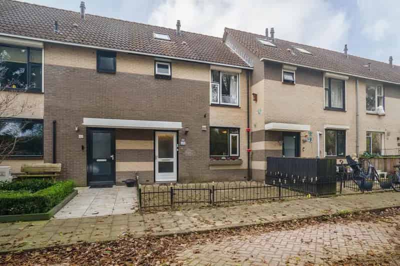 Tussenwoning Voskamp II: 3 slaapkamers, uitbouw & zonnige tuin