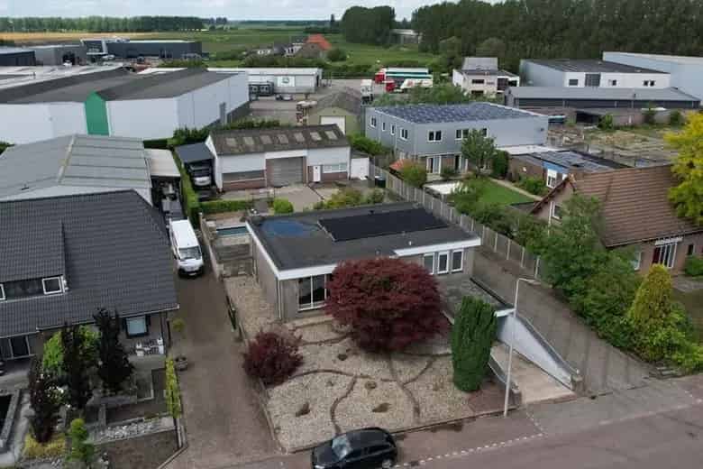 243m2 Bedrijfsruimte Steenbergen Wonen en Werken