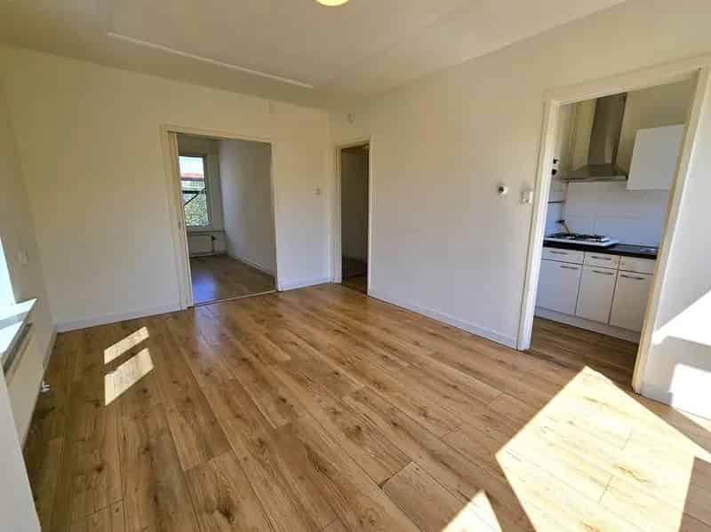 Lichtrijk hoekappartement Carnisse nabij Zuidplein