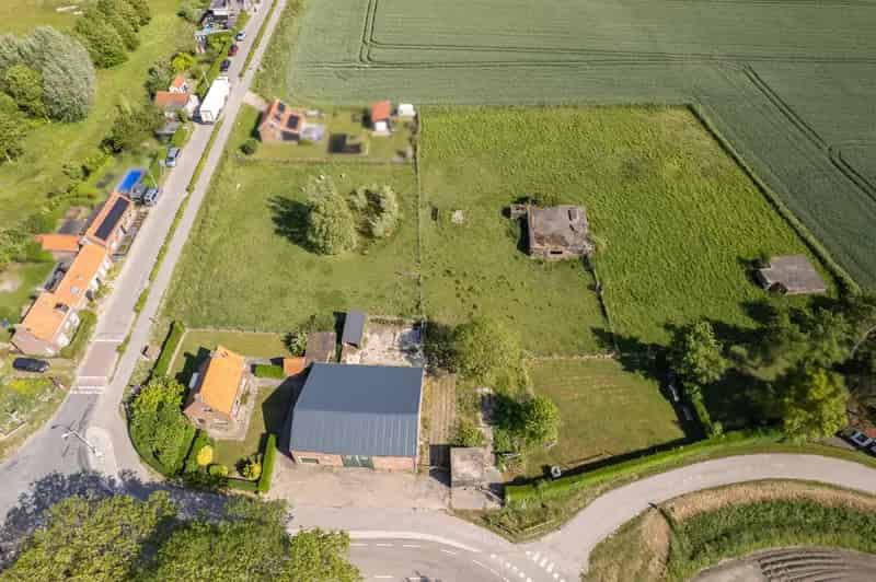 Vrijstaand Huis met Schuur en 3 Bunkers te Nieuwvliet