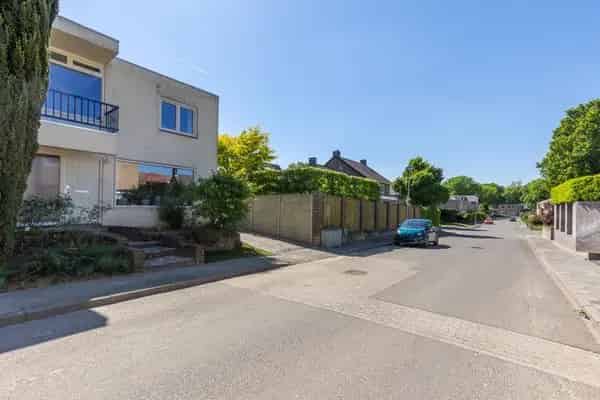 Ruime 3 Slaapkamers 2 Onder 1 Kap Geleen Zuid Garage Zonnepanelen