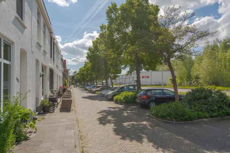 Aantrekkelijke Eindwoning nabij NS Station Assendorp