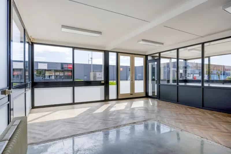 Bedrijfshal te Huur Oldenzaal 396m2 Kantoor Showroom
