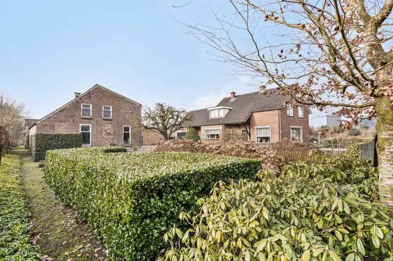 Huis te koop Barneveld 7900m2 perceel 440m2 bijgebouwen