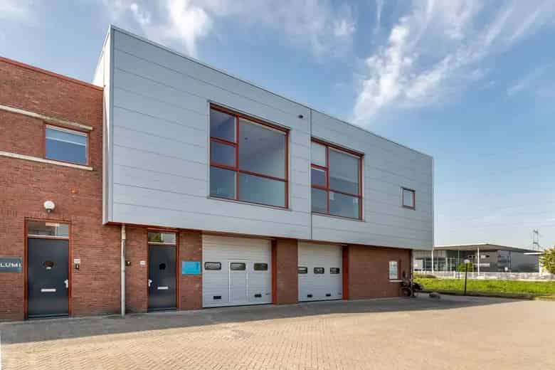 235 m2 bedrijfsruimte te koop in Breukelen