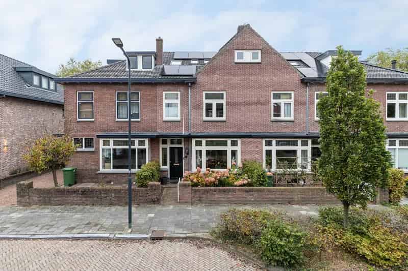 Huis te koop Breda: Instapklare jaren 30 woning met karakter