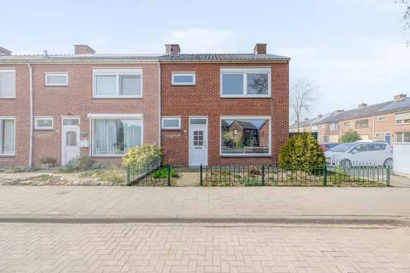 Ruime Hoekwoning Velden Garage Oprit 3 Slaapkamers Nieuwe Badkamer