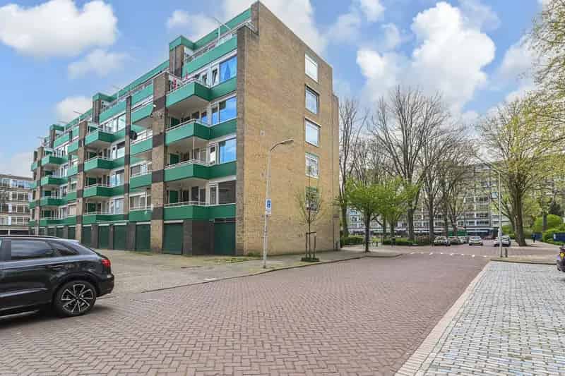 Garage te koop Leyenburg Den Haag