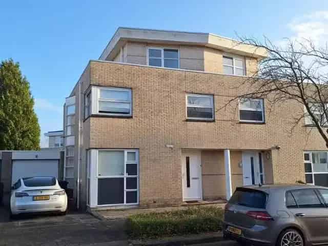 2-onder-1-kapwoning Filmwijk Almere: 4 slaapkamers, energielabel A+