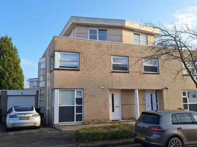 2-onder-1-kapwoning Filmwijk Almere: 4 slaapkamers, energielabel A+