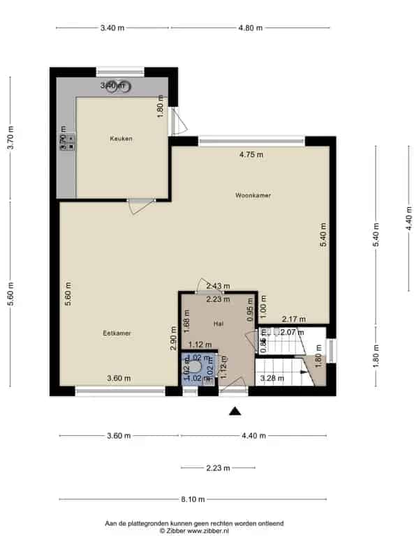 Uitgebouwde helft dubbel woonhuis met garage en zonnige tuin